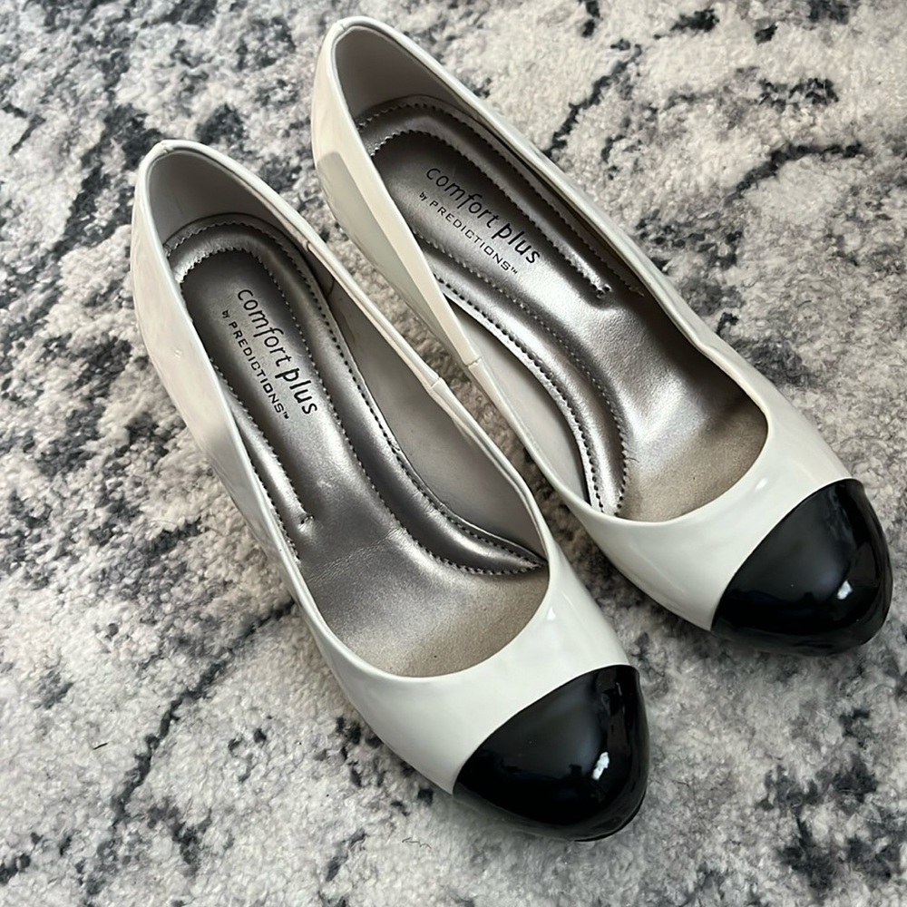 Comfort plus black and white vintage look high heels